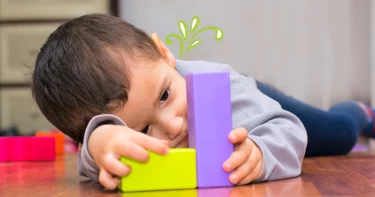 أعراض التوحد عند الأطفال في عمر سنة