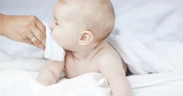 علاج الرشح عند الرضع