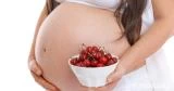 فوائد الكرز والتوت للحامل
