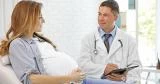 مميزات متابعة حملك مع طبيب رجل وعيوبها