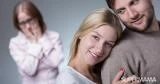 كيف تتعاملين مع غيرة حماتك على زوجك؟