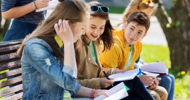 مساعدة الأبناء على اختيار أصدقائهم
