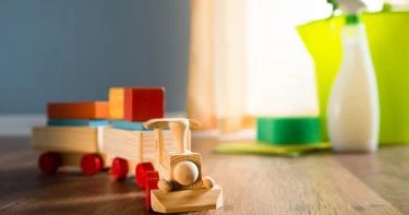 تنظيف ألعاب الأطفال