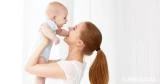 أخطاء تقع فيها الأم عند إطعام طفلها الرضيع
