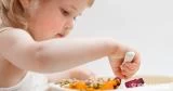 طفلي لا يأكل إلا أنواع محدودة من الطعام: ما الحل؟