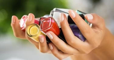 أضرار طلاء الأظافر