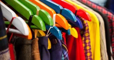إعادة استخدام الملابس القديمة