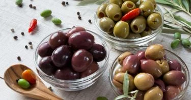 أفضل طريقة لتخزين الزيتون