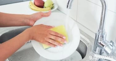 طريقة عمل سائل تنظيف الصحون
